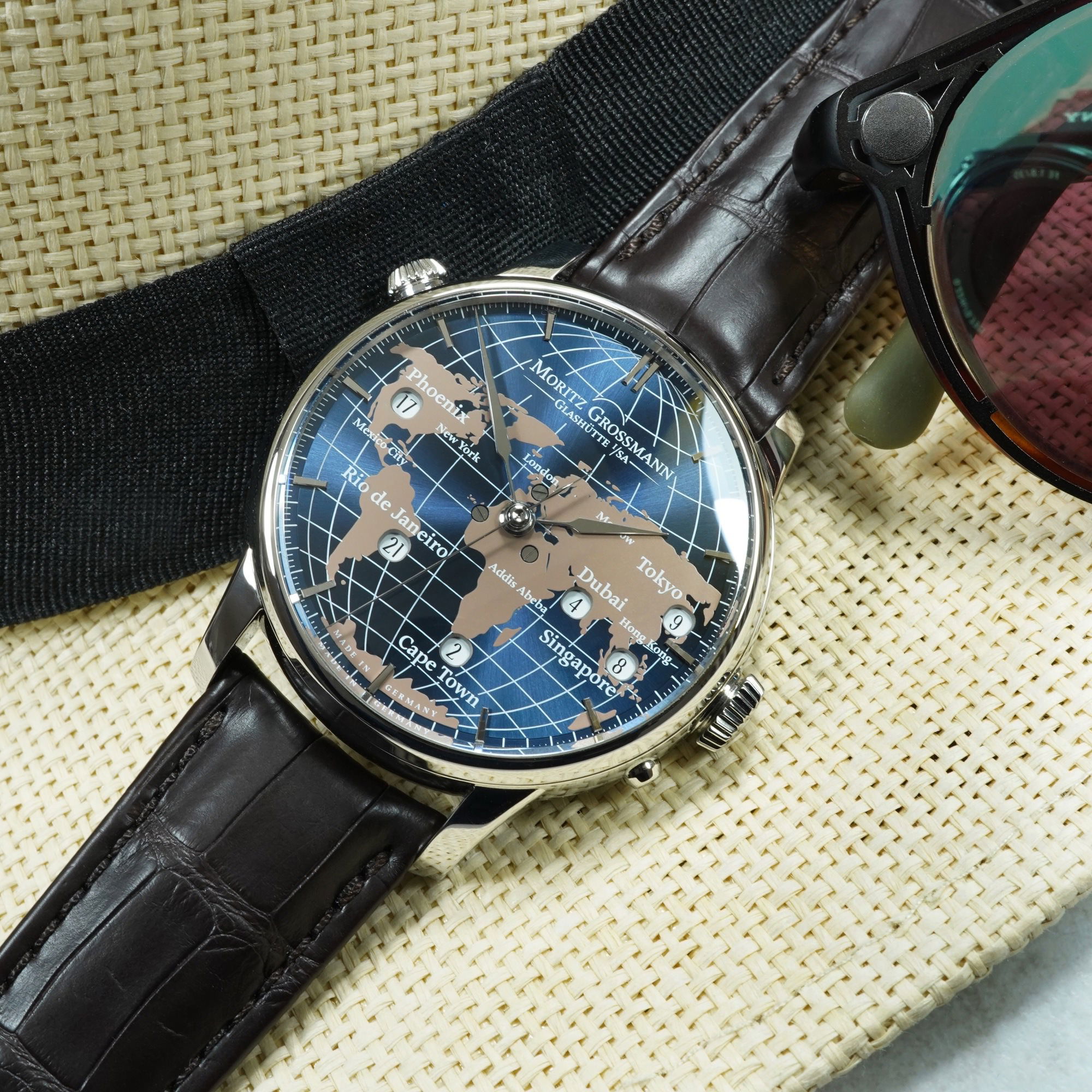 Universalzeit Stainless Steel - Image 7