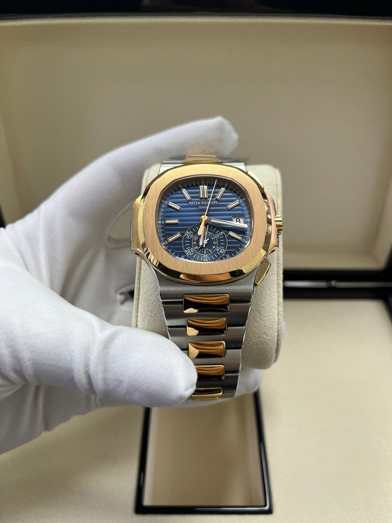 Patek Philippe Nautilus 40.5mm Two Tone Blue Gradient Dial (Ref # 5980/1AR-001) - Image 9