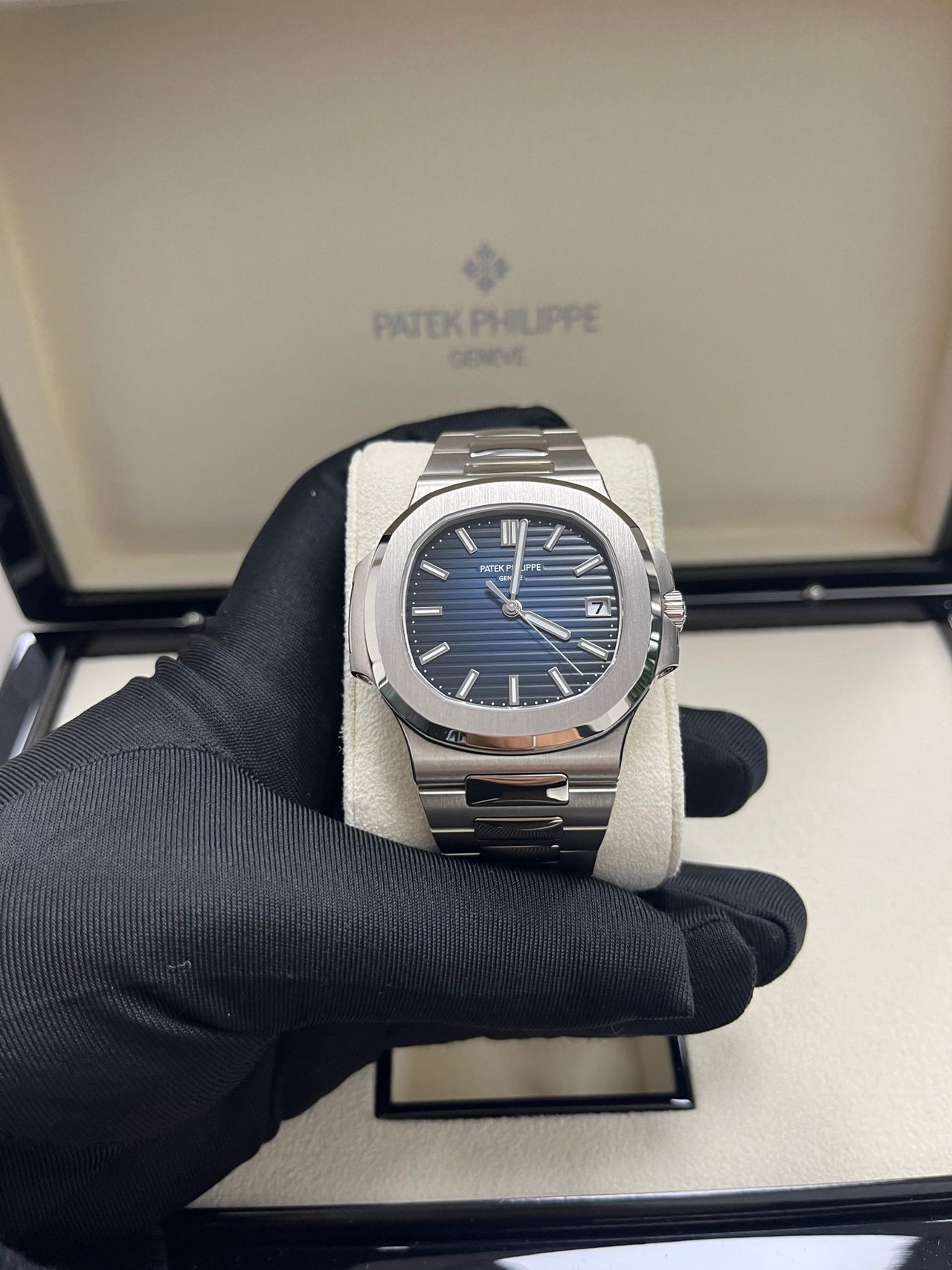 DATE. SWEEP SECONDS. White gold 5811/1G-001 - Image 8