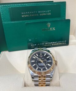 Alternative view of Rolex Sky-Dweller 42 mm Oystersteel and yellow gold 336933-0004